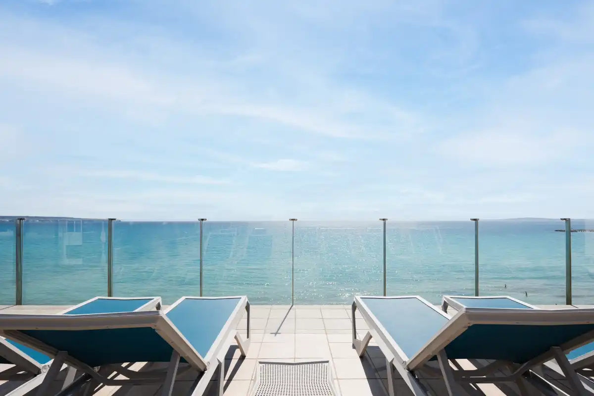 Tumbonas terraza hotel Eden Palma Playa