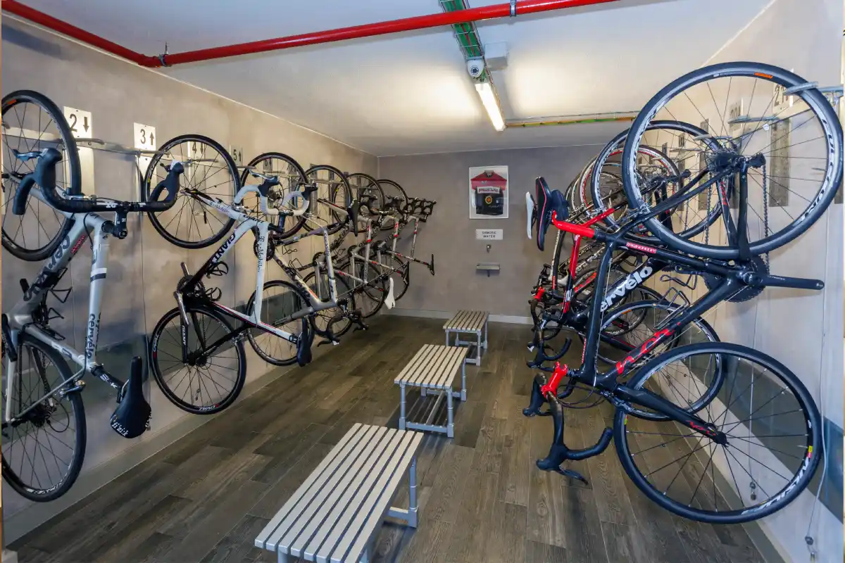 sala guarda bicicletas hotel eden palma playa
