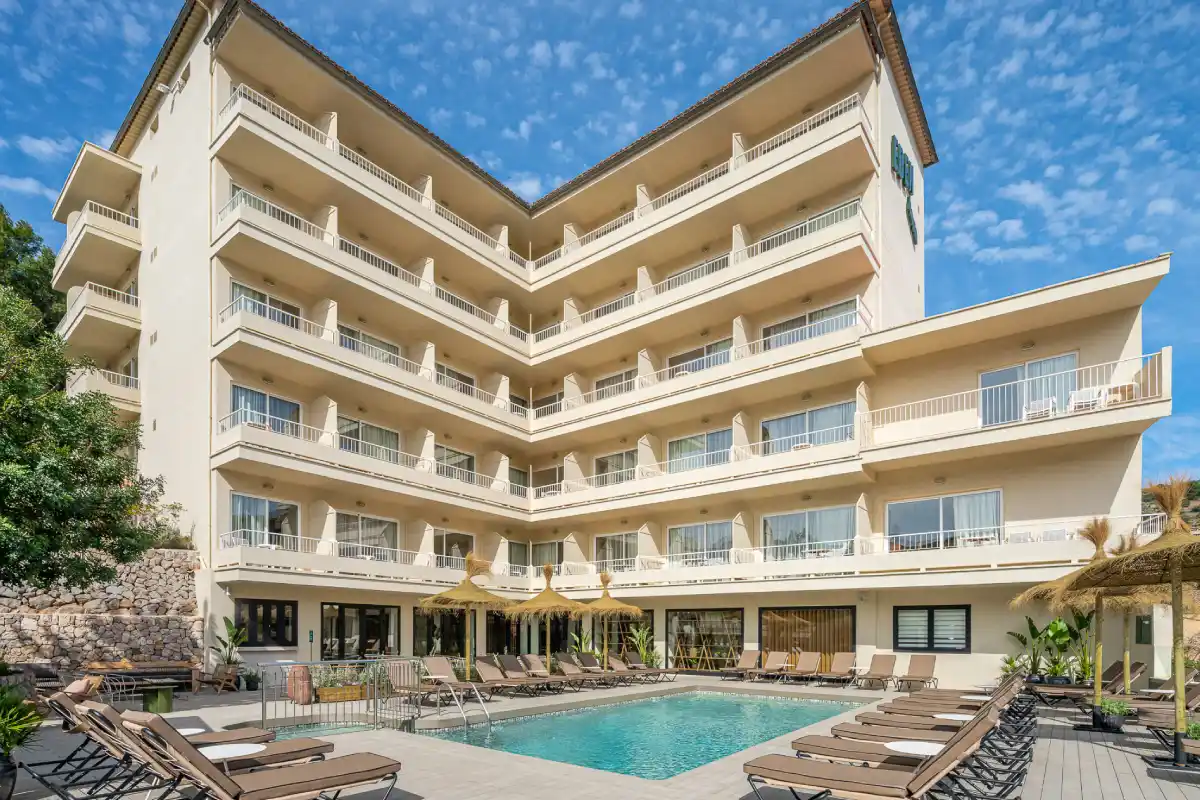 Hotel Eden Nord Sóller pool building