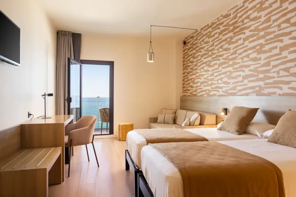 Beds in front sea view room Hotel Eden Palma Playa