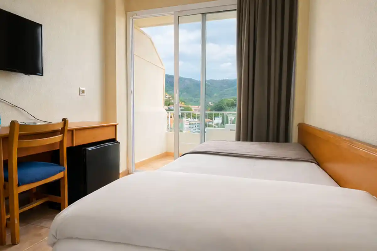 Bed in the single room at Hotel Eden Nord Sóller
