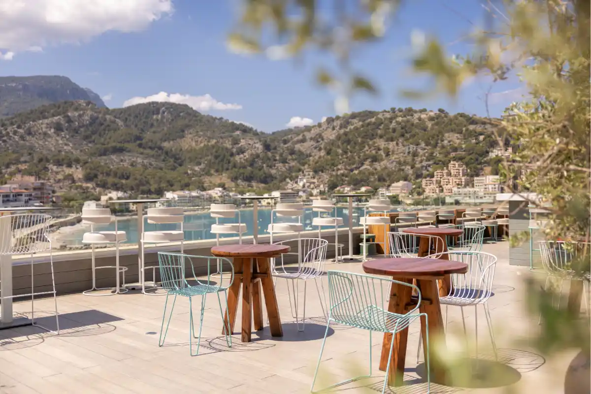 High tables on the rooftop of Hotel Eden Sóller