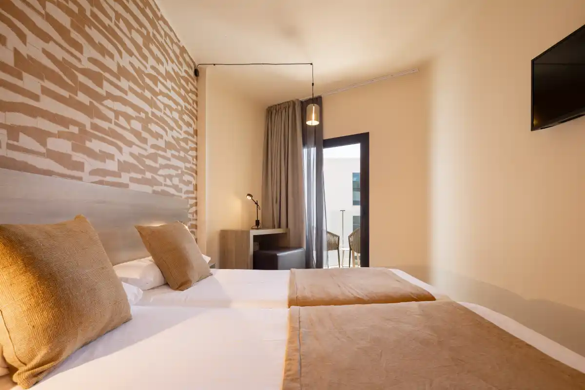 Beds in the side sea view room at Hotel Eden Palma Playa