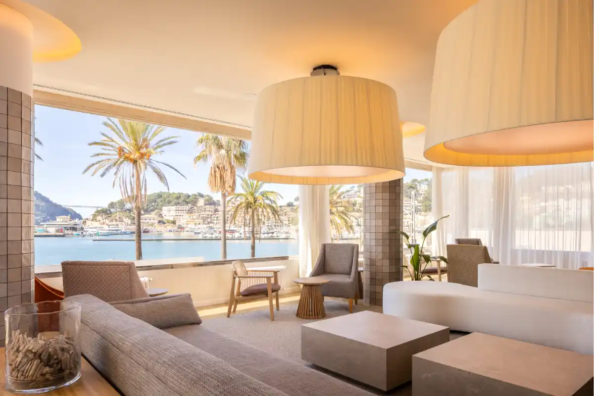 Sofa in the lounge at Hotel Eden Sóller