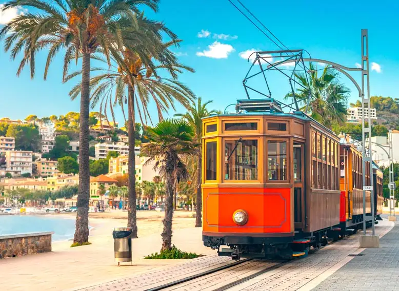 tram passing through Puerto de Sóller